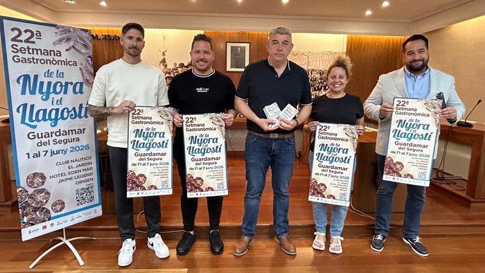Guardamar Councillors presenting the 22nd Nora Pepper & Prawn Gastronomic Week.