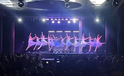 Dancers from ITS