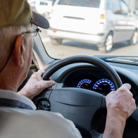 An older driver behind the wheel of a car, illustrating Spain's licence renewal and medical assessment rules for motorists over 65.