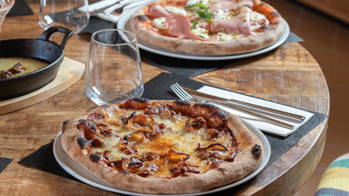 Pizzas.