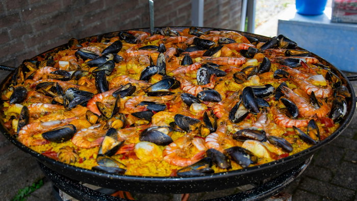 A paella.