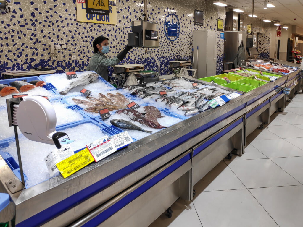 Why Mercadona fish comes in blue and green boxes — and what it actually means