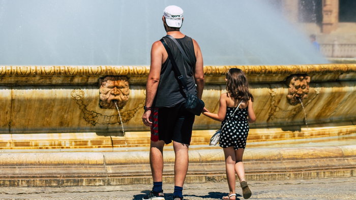 Father and daughter near a fountain in Seville