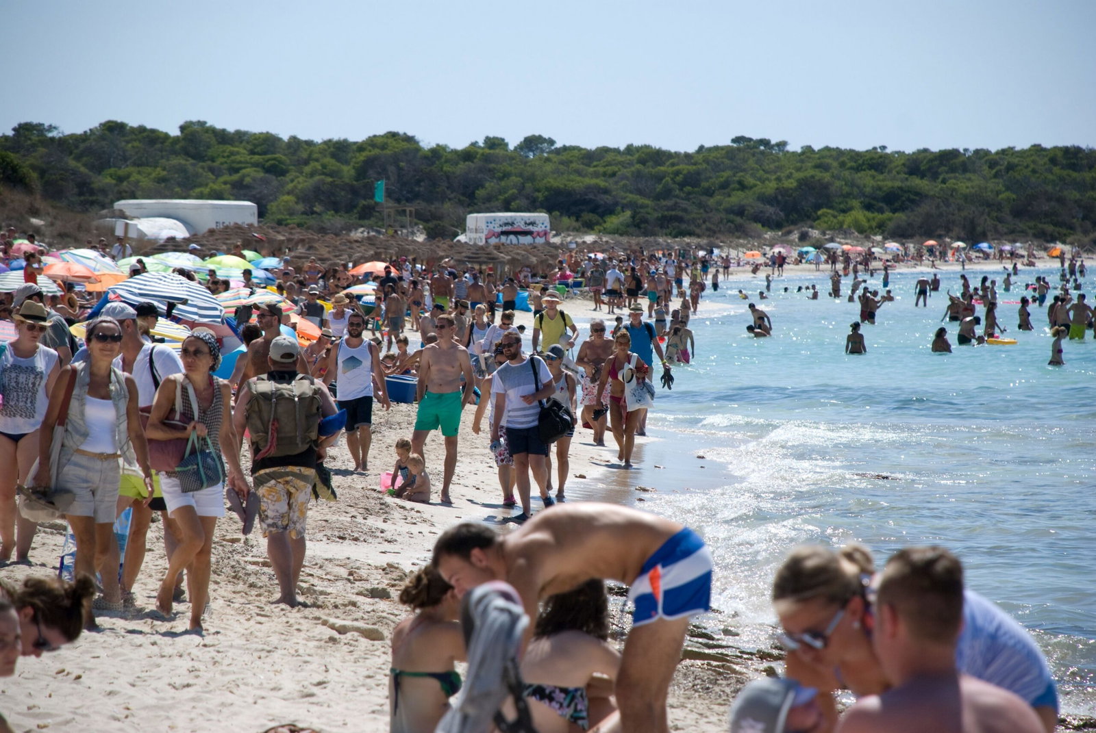 euroweeklynews.com - Molly Grace - Survey shows 47% of people in Spain actively avoid mass tourism spots