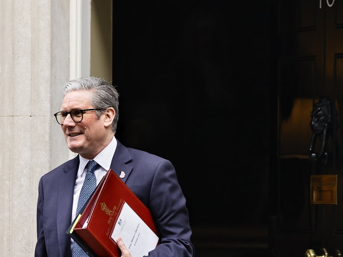 Keir Starmer leaving Nº10 Downing Street.