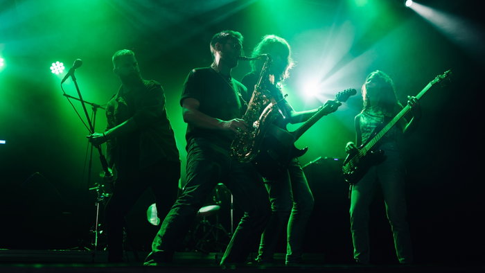 Fleetwood Mac and Status Quo fans treated to live tribute shows