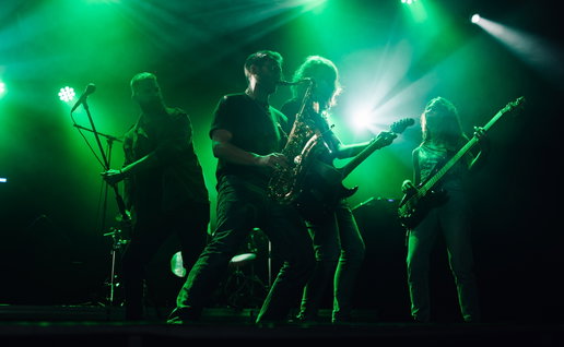 Fleetwood Mac and Status Quo fans treated to live tribute shows