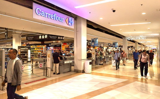 Carrefour one of many opening for Sundays in summer.