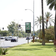 Digital street temperature display showing 42°C on a sunny day in Spain as extreme heat returns ahead of the weekend.