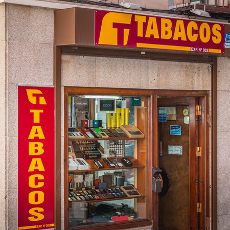 A Spanish tobacconist shop displaying tobacco products following the latest official price update.