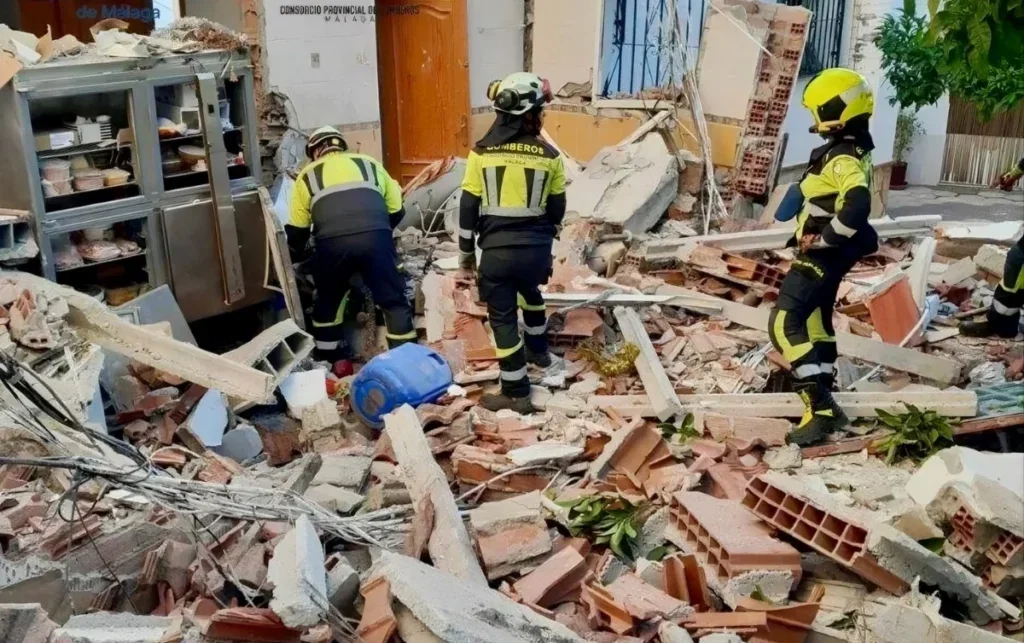 Gas blast destroys upper floor of Sayalonga restaurant while open to diners