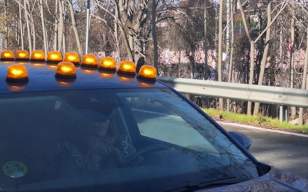 V16 beacons fall below €8 with summer roadside checks approaching