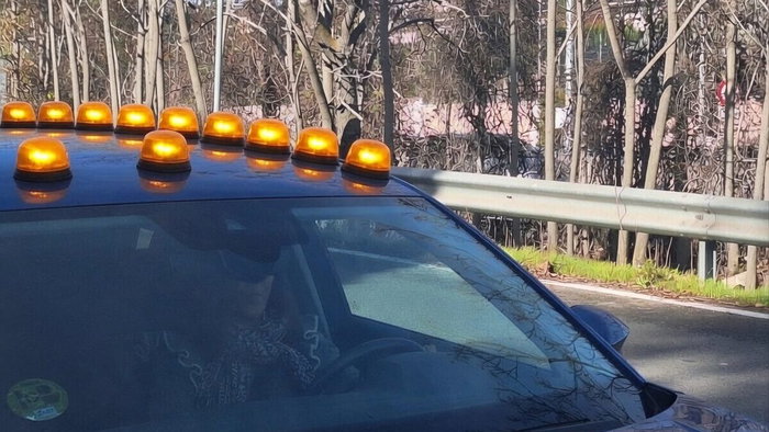 Car with many V16 beacons