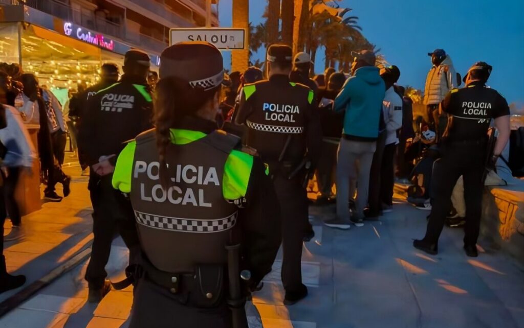 Cambrils residents sue council as looky looky men block the seafront promenade