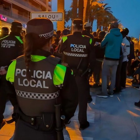 Local Police in Salou dealing with overspill of looky looky sellers