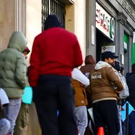 Queue Waiting for extraordinary regularisation of immigrant status.