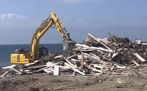 BereBere chiringuito removed from Torre del Mar beach.