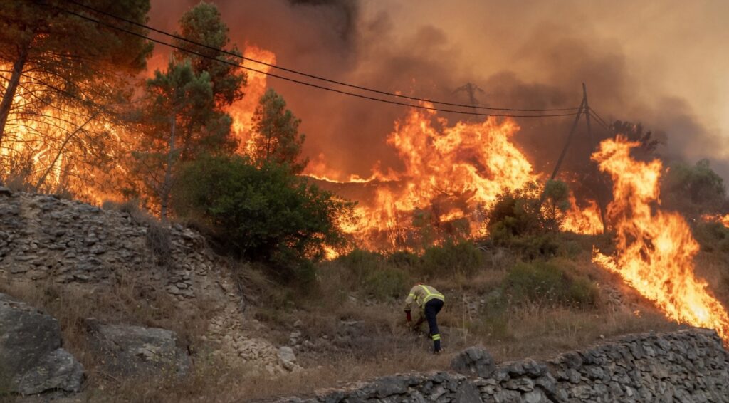 Spain travel chaos as Cataluña wildfires close major roads and suspend trains