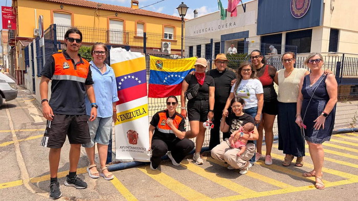 Volunteers in Huércal-Overa organise donations for earthquake victims in Venezuela