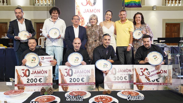 Contestants of the 2026 Serón Ham Carving Competion.