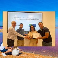 Torrevieja mayor receiving the Family Tourism Seal.