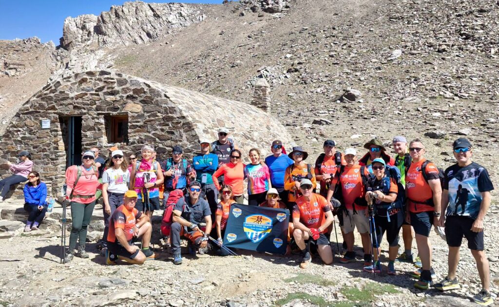 25 Axarquia mountaineers conquer Mulhacen for childhood cancer sufferers