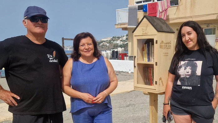 New free libraries on Salobreña beaches.