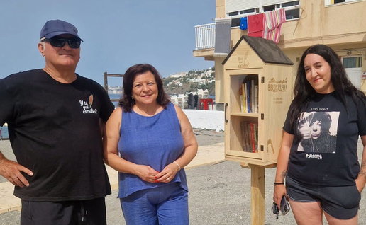 New free libraries on Salobreña beaches.