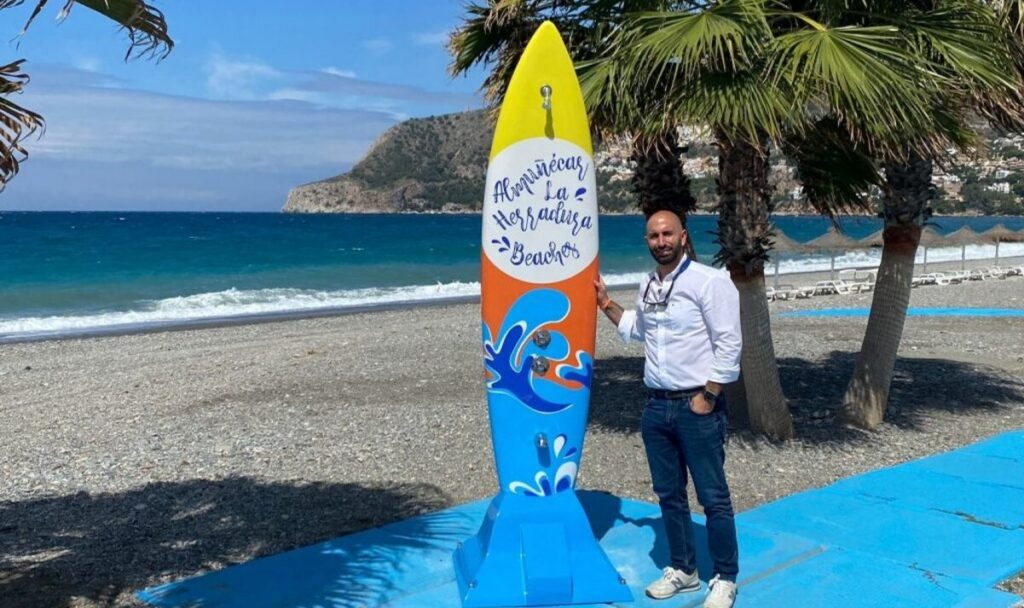 Almuñecar’s surfboard showers attract fresh attention