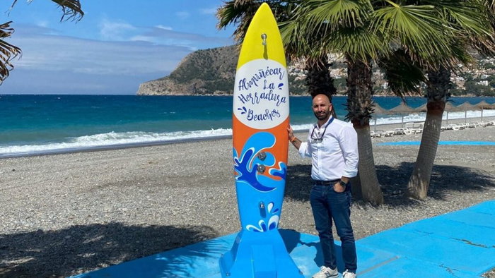 Almunecar surf board showers