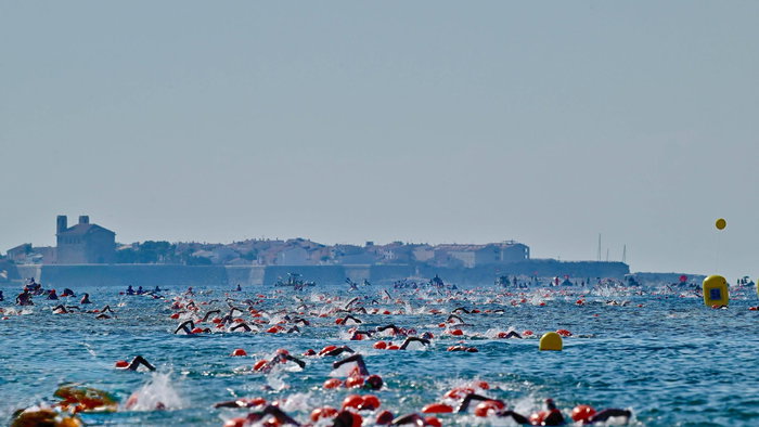 Tabarca to Santa Pola swim attracts more than 1,400 competitors for charity.