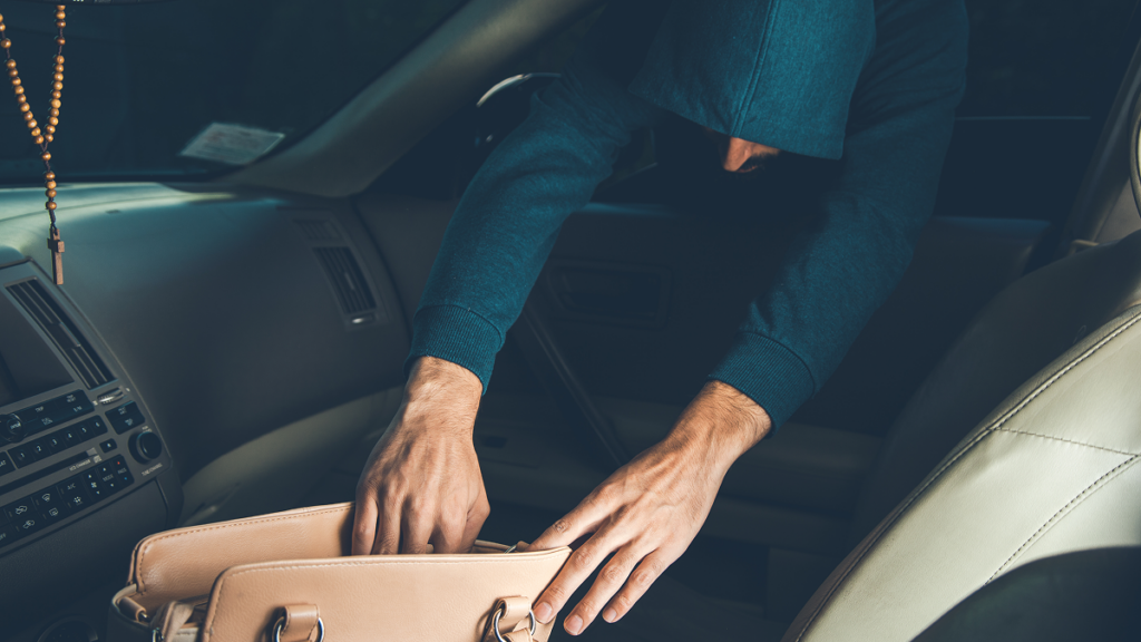 Spain shoppers warned over car park scam that can leave bags and bank cards gone in seconds