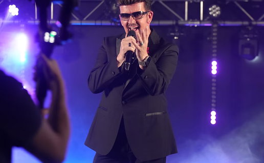 Steve Mitchell, George Michael tribute artist.