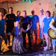 Firefighters from Turre pose with several attendees at the Music Marathon in Delfos del Faz.
