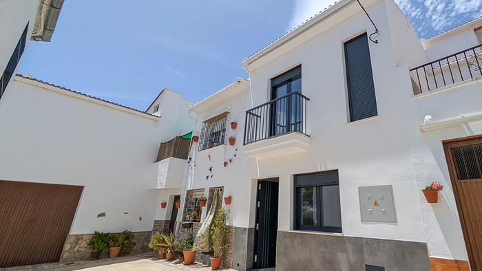 Two newly built three-bedroom houses in Cuevas del Becerro, Málaga, being raffled with €10 tickets.