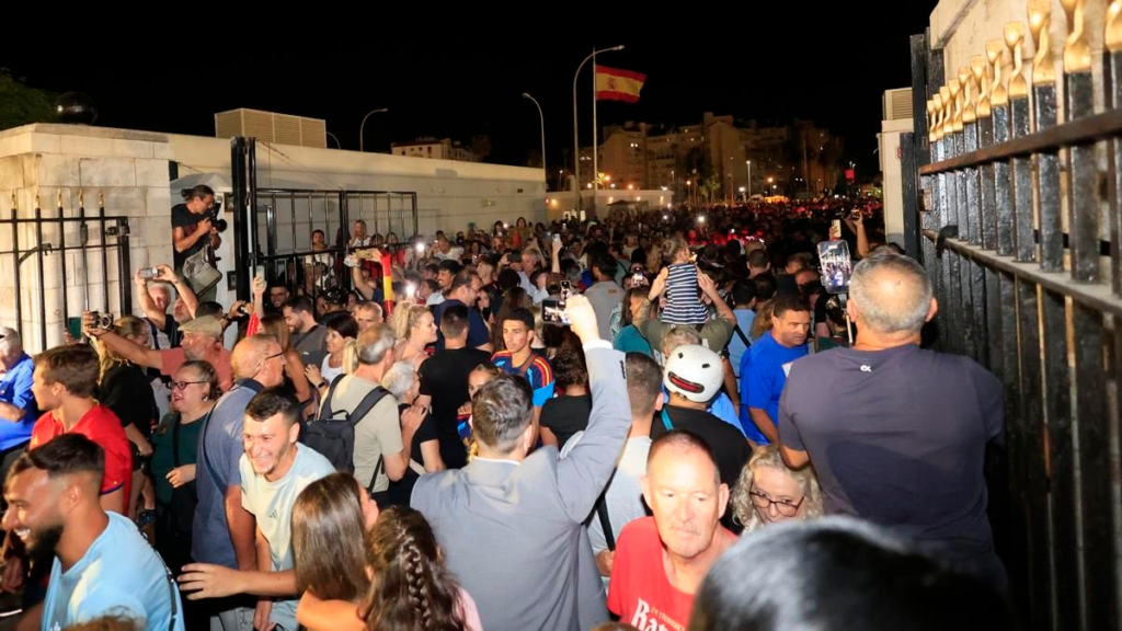 Gibraltar border fence falls as families and neighbours cross together at midnight in historic event Crowds filled the crossing between La Línea and Gibraltar late on July 14 to watch a barrier that had shaped […]