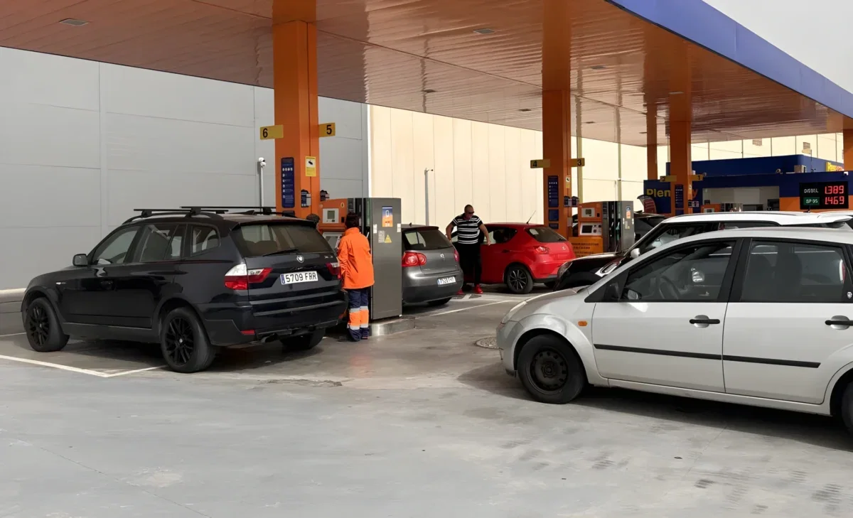Tanken Sie bis Donnerstag voll oder zahlen Sie ab diesem Wochenende 5–10 € ...