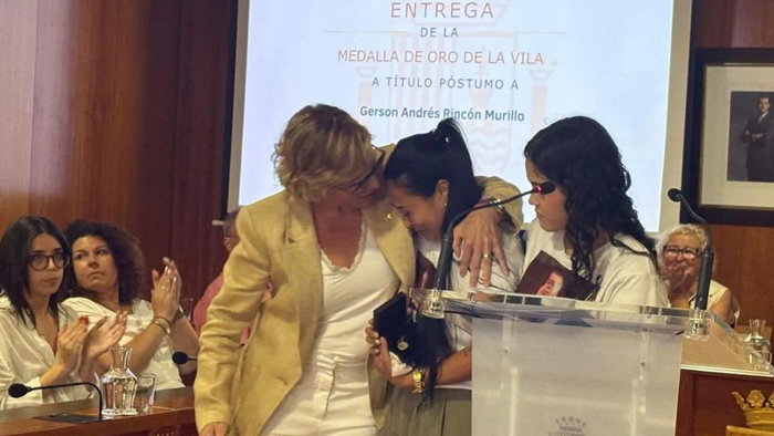 Javea honours hero who gave his life saving neighbours in devastating apartment fire