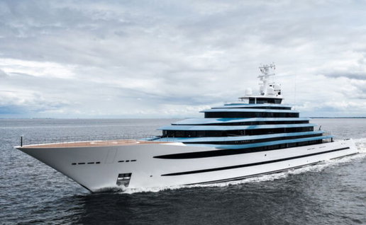 Superyacht Kaos anchors in Mallorca