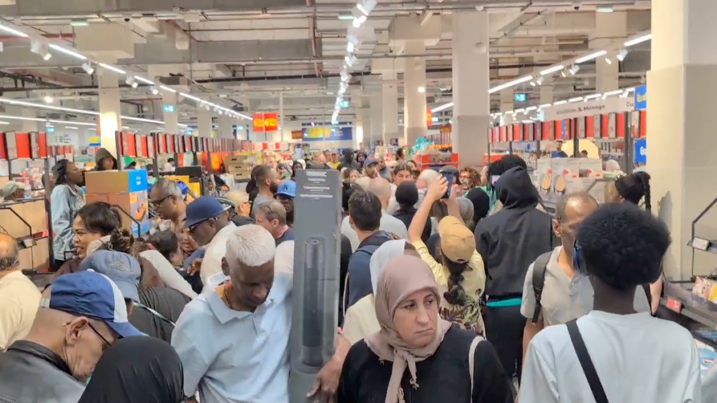 WATCH: Heatwave fist-fights break out in Lidl in France over fans and air-con units, could Spain be next?