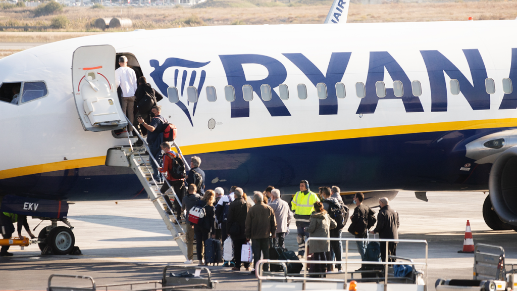 British tourist arrested in Mallorca after alleged attempt to kiss Ryanair steward