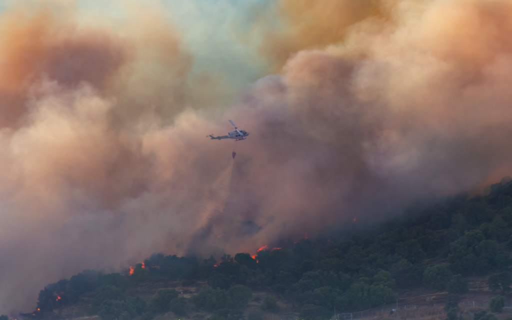 Wildfire burns 750–1,280 hectares on Spain’s Costa Brava, confining about 12,000 people