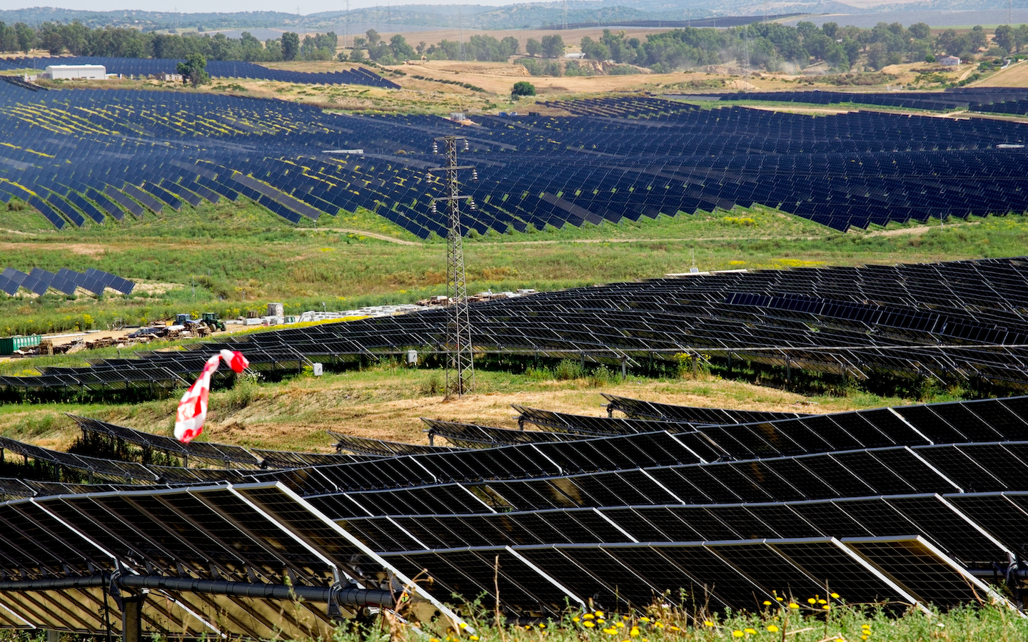 euroweeklynews.com - Molly Grace - Italian homes are getting free solar power from Spain. Could it happen here?