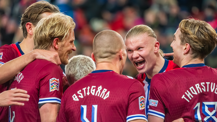Norwegian player Erlin Haaland hugging his team mates