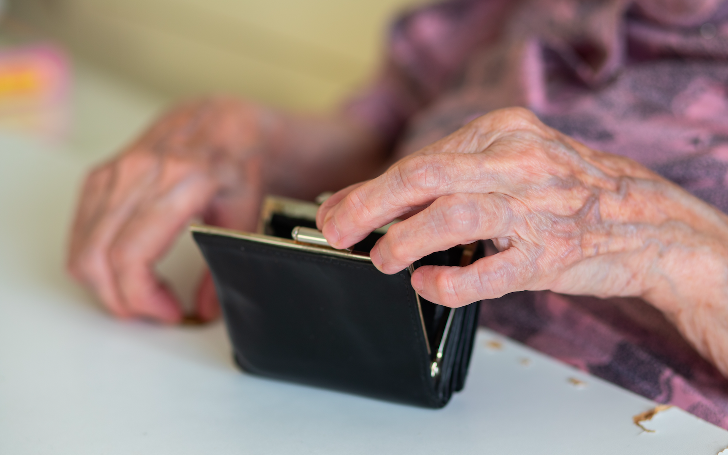 Retiree targeted after stolen bank card funds months-long shopping spree in Alicante