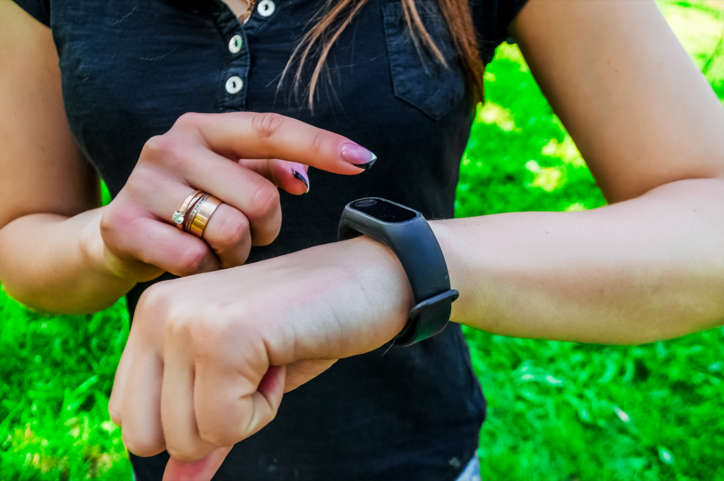 Could smart heat bracelets soon become common across Spain as heatwaves intensify?
