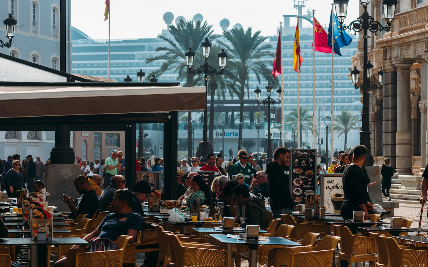 Restaurant row explodes after diner discovers they cannot pay the bill by ...
