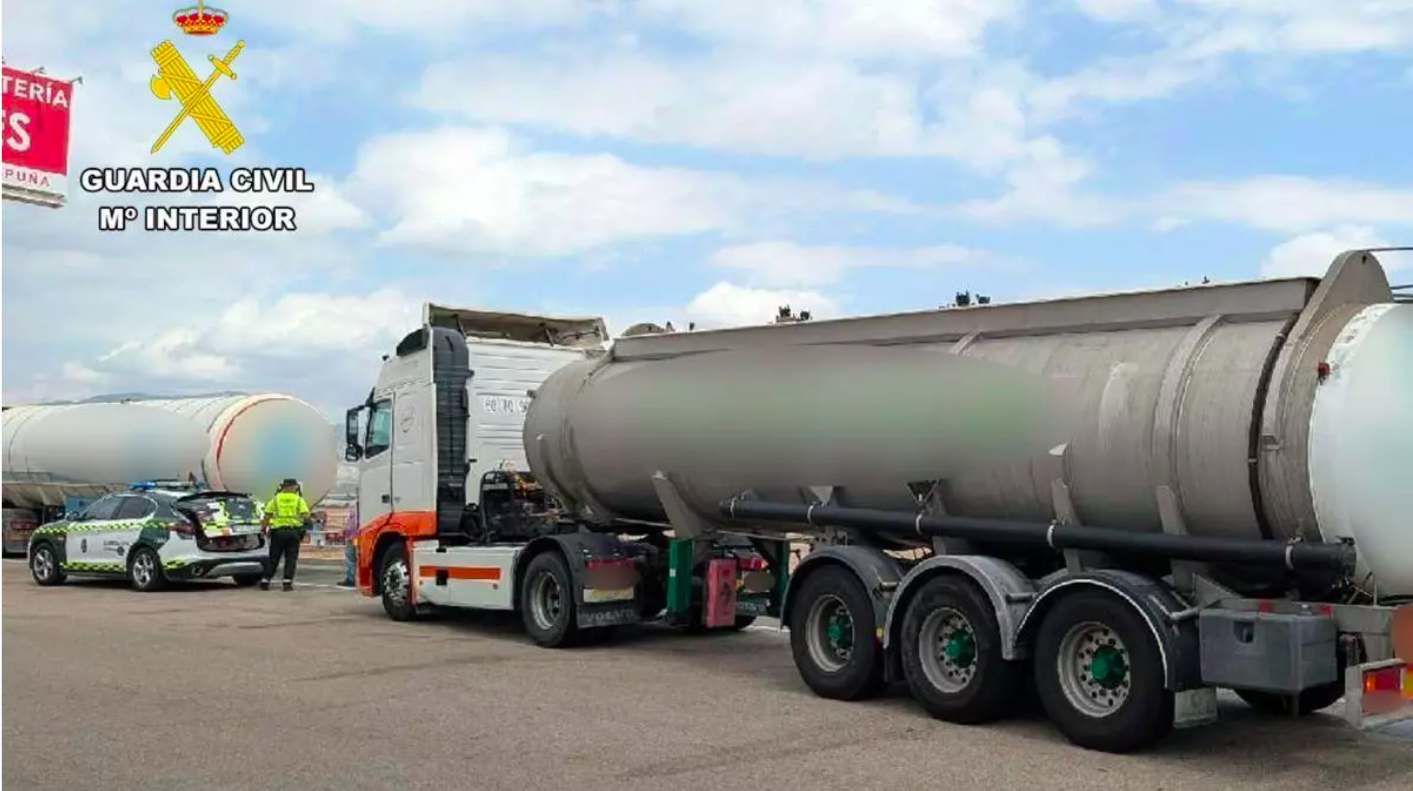 Drunk lorry driver caught weaving through Murcia with 25,000 litres of corrosive chemicals