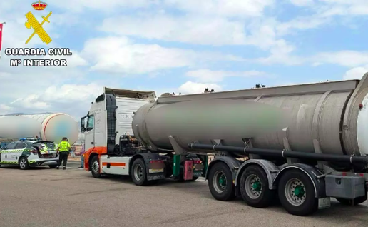 An articulated lorry pulled over by the Guardia Civil in Murcia