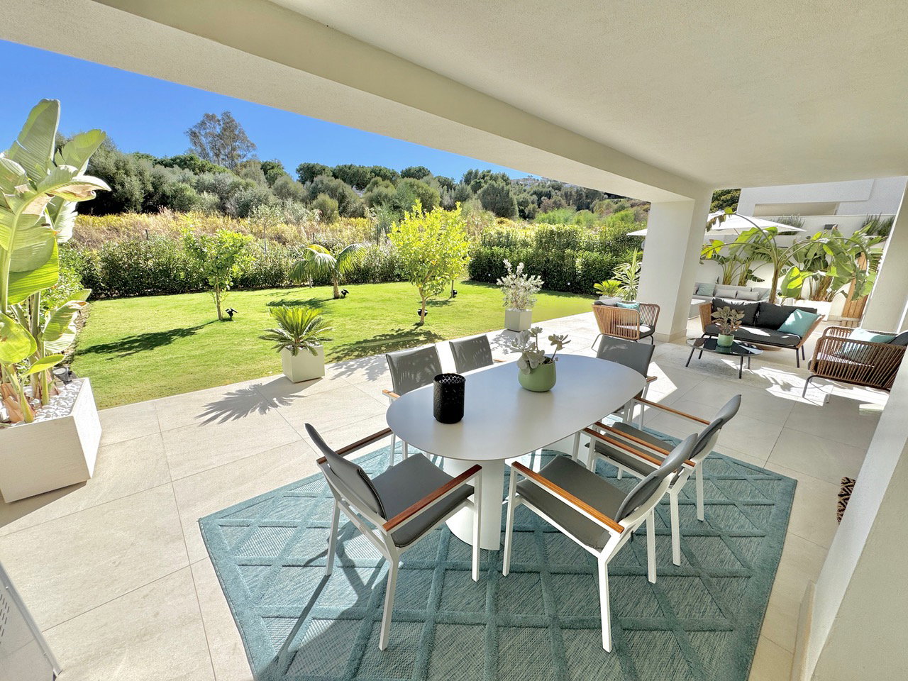 TOP251404 STUNNING GARDEN APARTMENT 